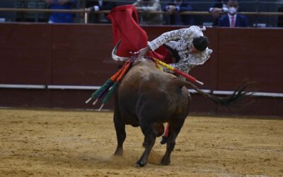 Pablo Aguado, cogido de gravedad en la plaza de Vista Alegre