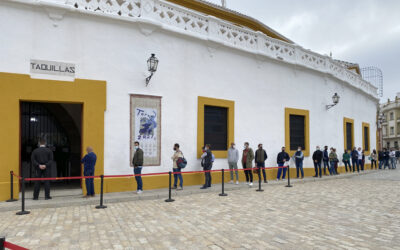 Buen ambiente en las taquillas para adquirir entradas para Sevilla