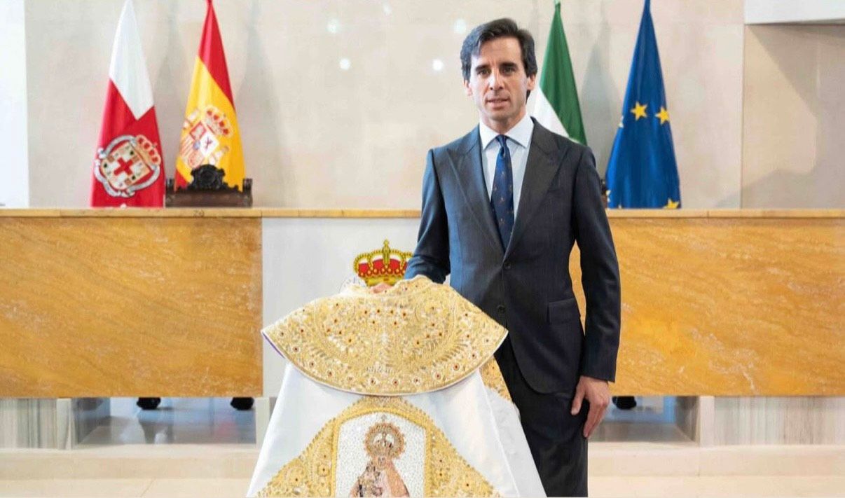 Juan Ortega recibe el Capote de Paseo en Almería